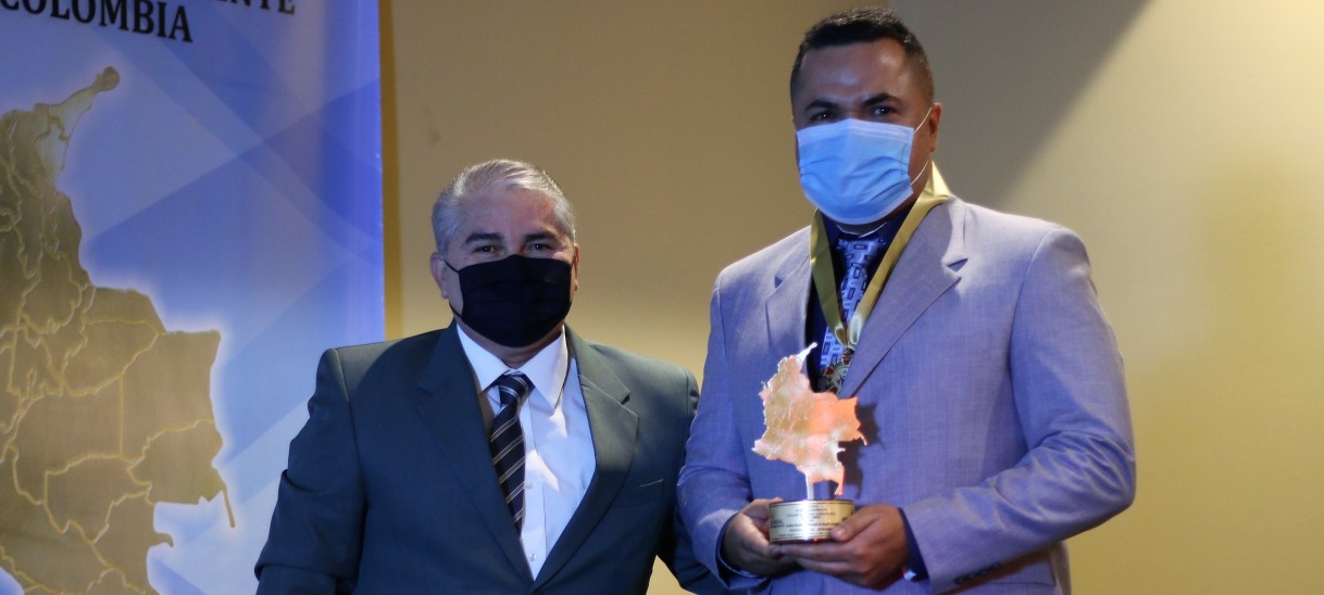 Federico Gil Jaramillo recibe el premio «Alcalde Solidario e Incluyente de Colombia 2021»