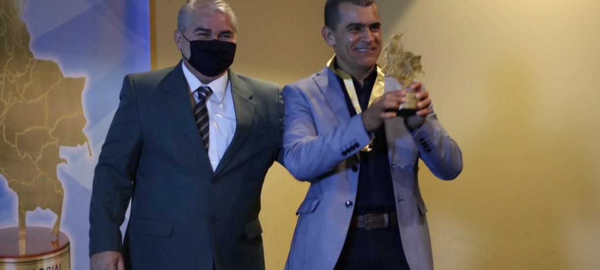Miguel Ángel Peláez recibe el premio Alcalde Solidario e Incluyente de Colombia 2021