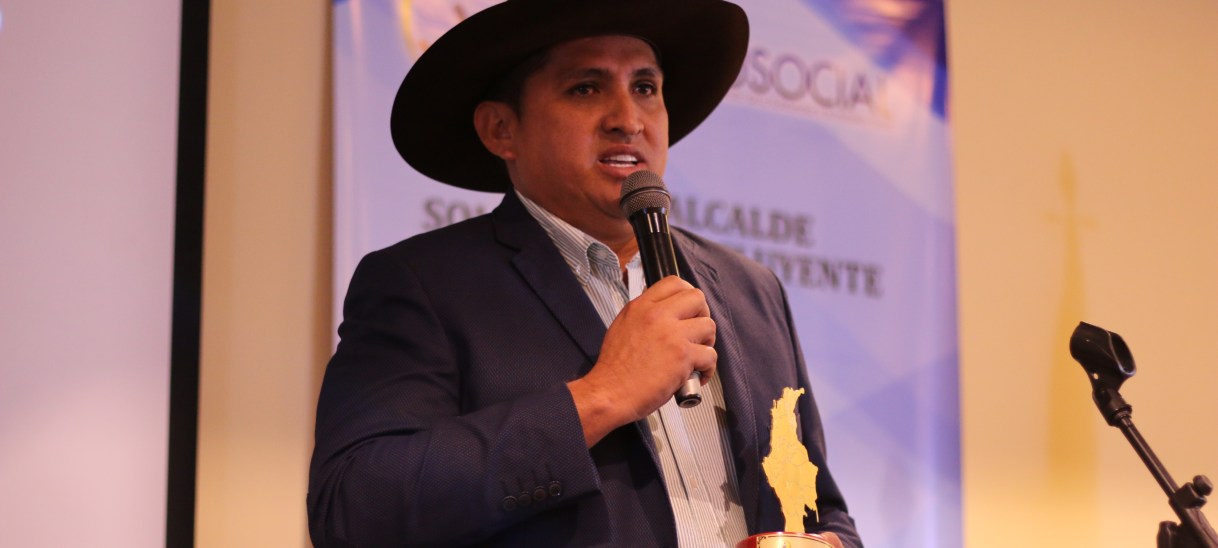 Jorge Edelio Plazas Hernández recibe el premio «Alcalde Solidario e Incluyente de Colombia 2022»