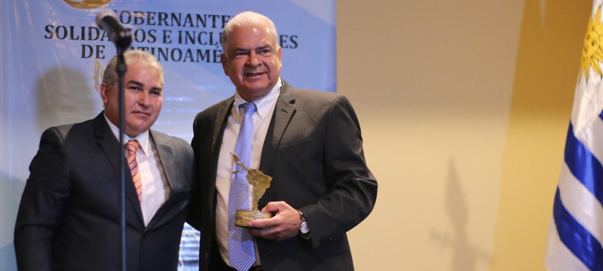 Arnoldo Valentín Barahona Cortés recibe el premio «Alcalde Solidario e Incluyente de Latinoamérica 2022»