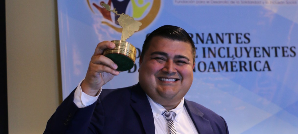 Carlos Armando Martínez Arias recibe el premio «Alcalde Solidario e Incluyente de Latinoamérica 2023»