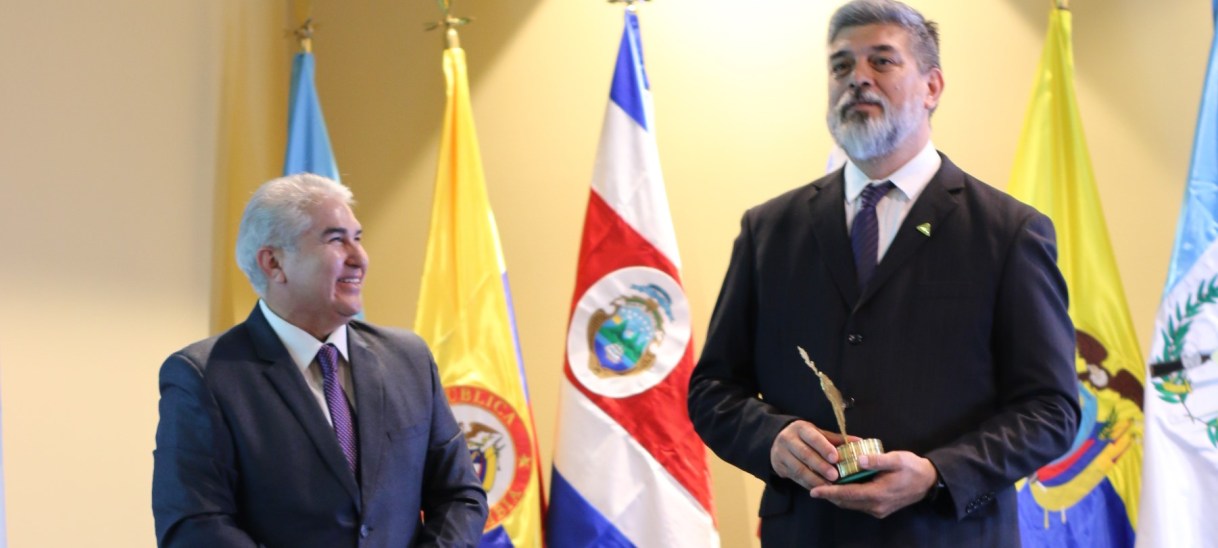 Gabriel Velazco recibe el premio «Alcalde Solidario e Incluyente de Latinoamérica 2023»