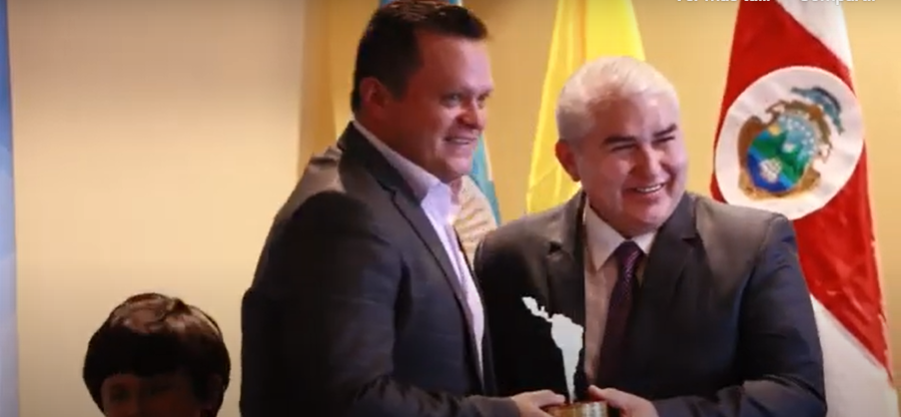 Camilo Albeiro Pardo Muñoz recibe el premio «Alcalde Solidario e Incluyente de Latinoamérica 2023»