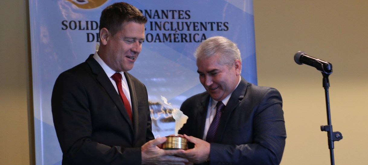 Carlos Briner recibe el premio «Intendente Solidario e Incluyente de Latinoamérica 2023»