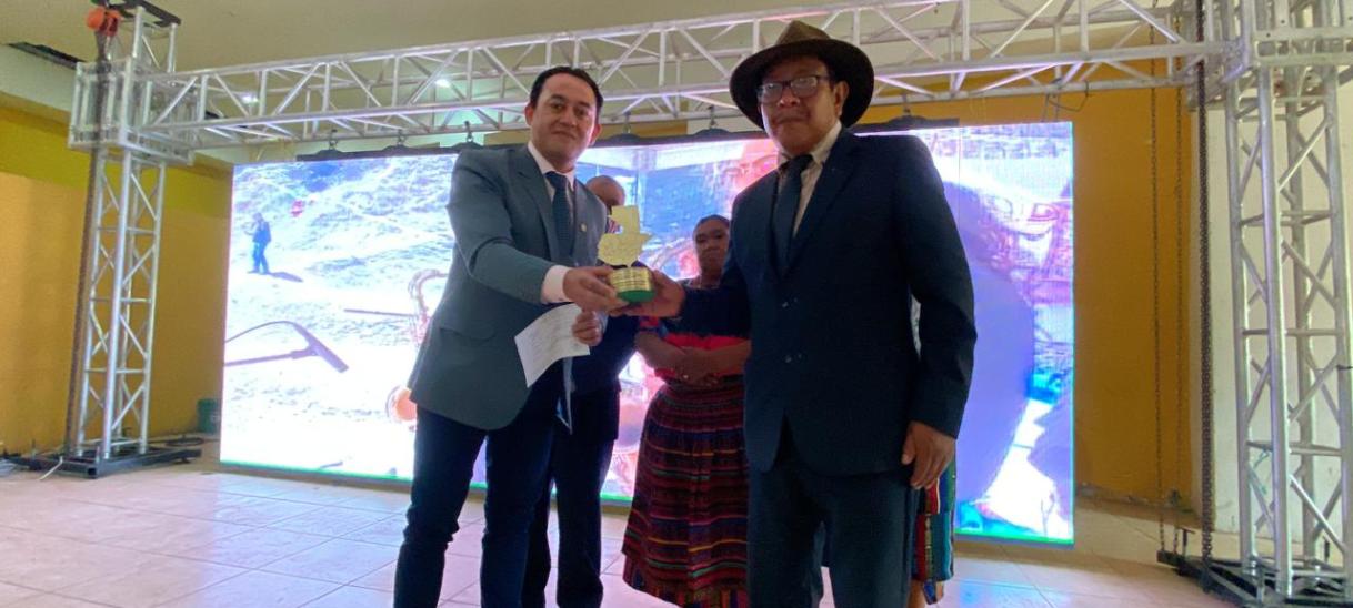 Melchor Aguaré Calel recibe el premio «Alcalde Solidario e Incluyente de Guatemala 2024»