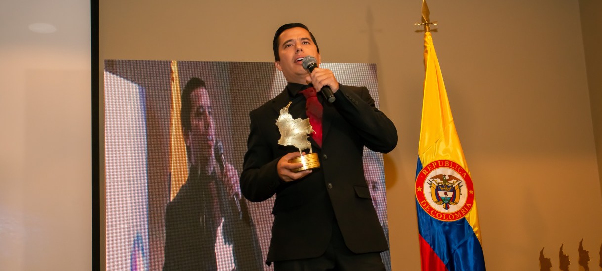 Oscar Javier Avilez Oliva recibe el premio «Alcalde Solidario e Incluyente de Colombia 2024»