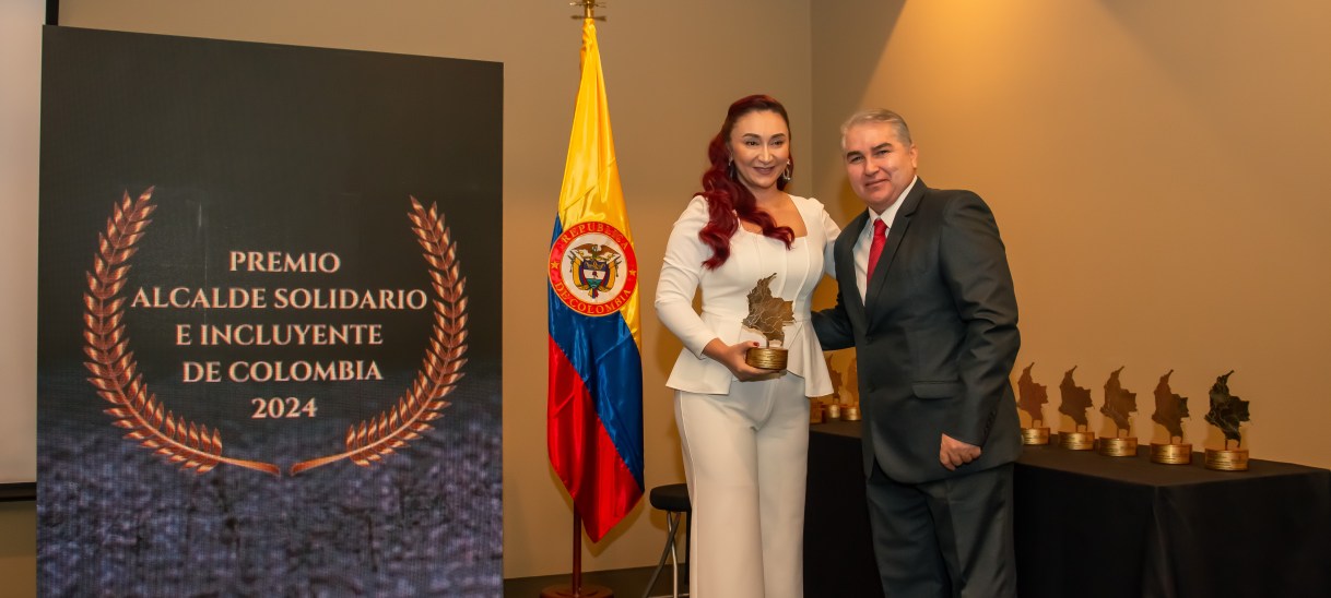 Lorena González Ospina recibe el premio «Alcaldesa Solidaria e Incluyente de Colombia 2024»