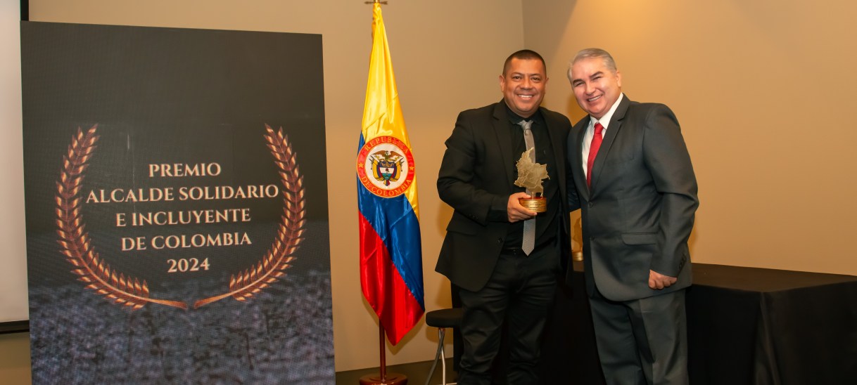 Jorge Mario Quintana Cañaveral recibe el premio «Alcalde Solidario e Incluyente de Colombia 2024»