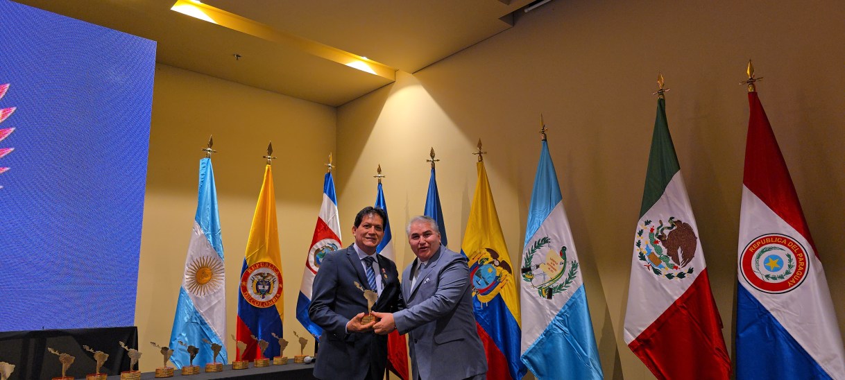 Roger Hidalgo Panduro recibe el premio «Alcalde Solidario e Incluyente de Latinoamérica 2024»