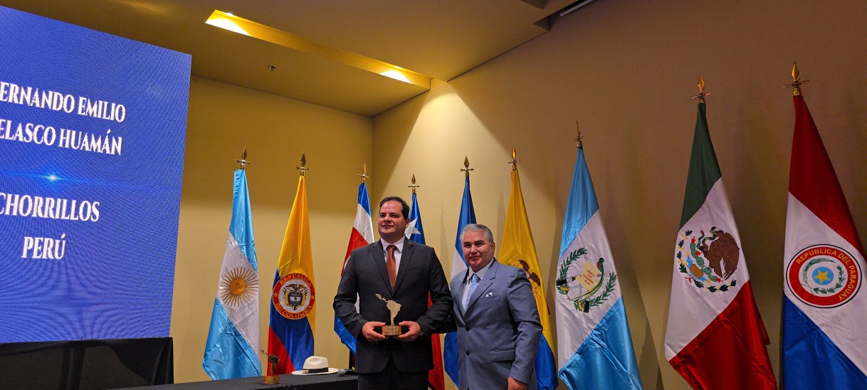 Fernando Emilio Velasco Huamán recibe el premio «Alcalde Solidario e Incluyente de Latinoamérica 2024»