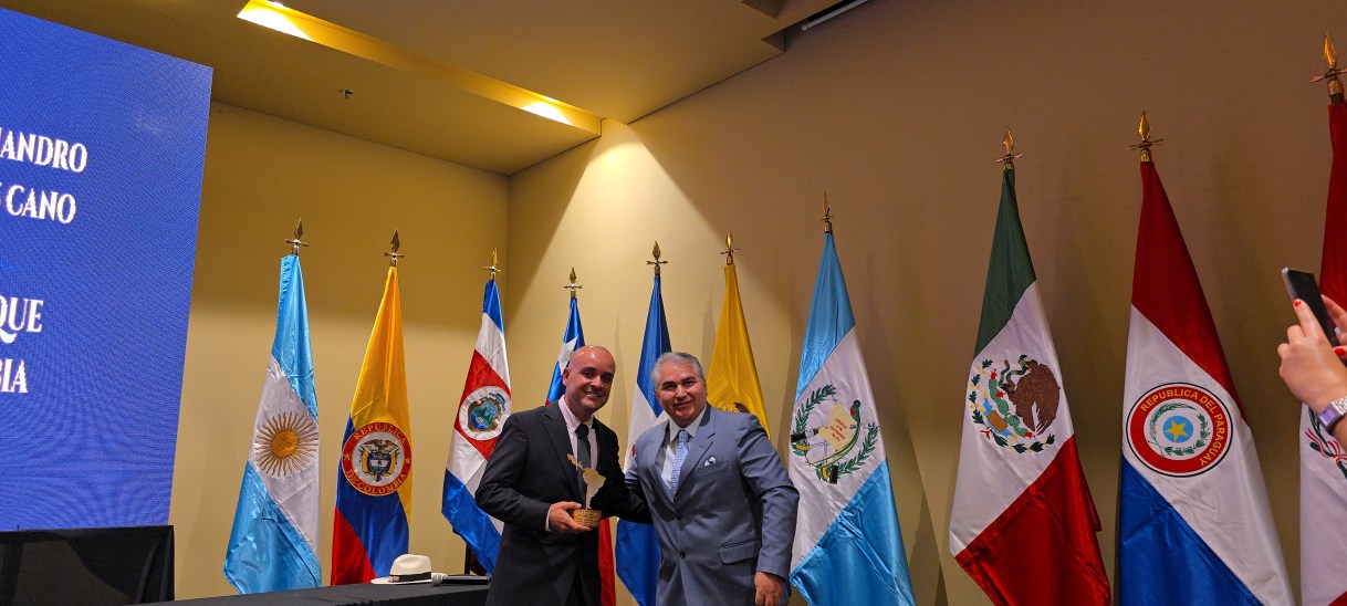 Luis Alejandro Villegas Cano  recibe el premio «Alcalde Solidario e Incluyente de Latinoamérica 2024»