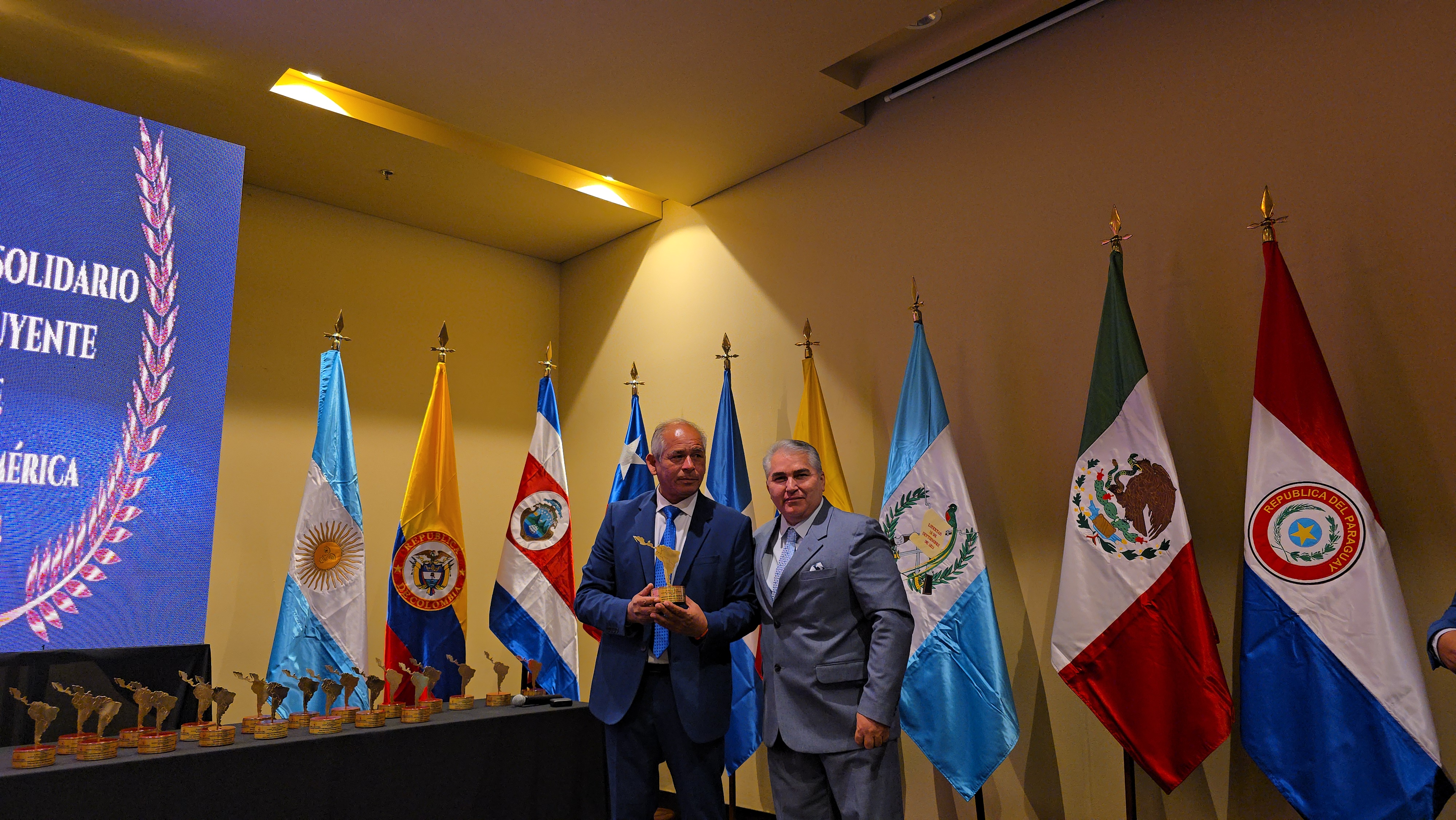 Mario Edwar Araya Rojas recibe el premio «Alcalde Solidario e Incluyente de Latinoamérica 2024»