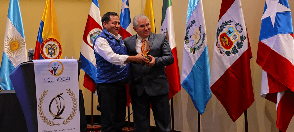 Santiago (Perú) recibe el «Premio Latinoamericano al Desarrollo Económico y Social 2025»