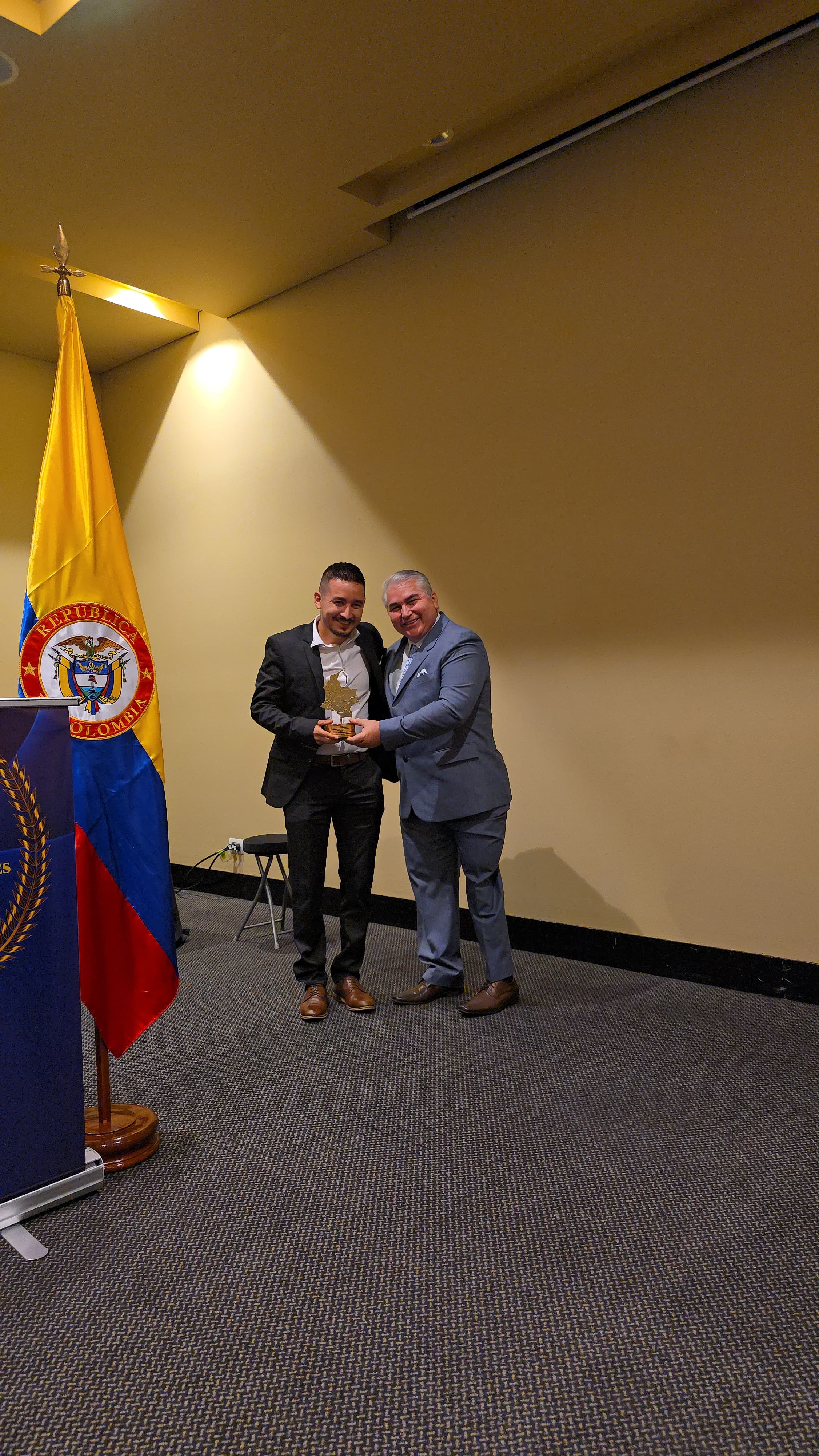 Santiago Daza Espinosa recibe el premio Alcalde Solidario e Incluyente de Colombia 2025
