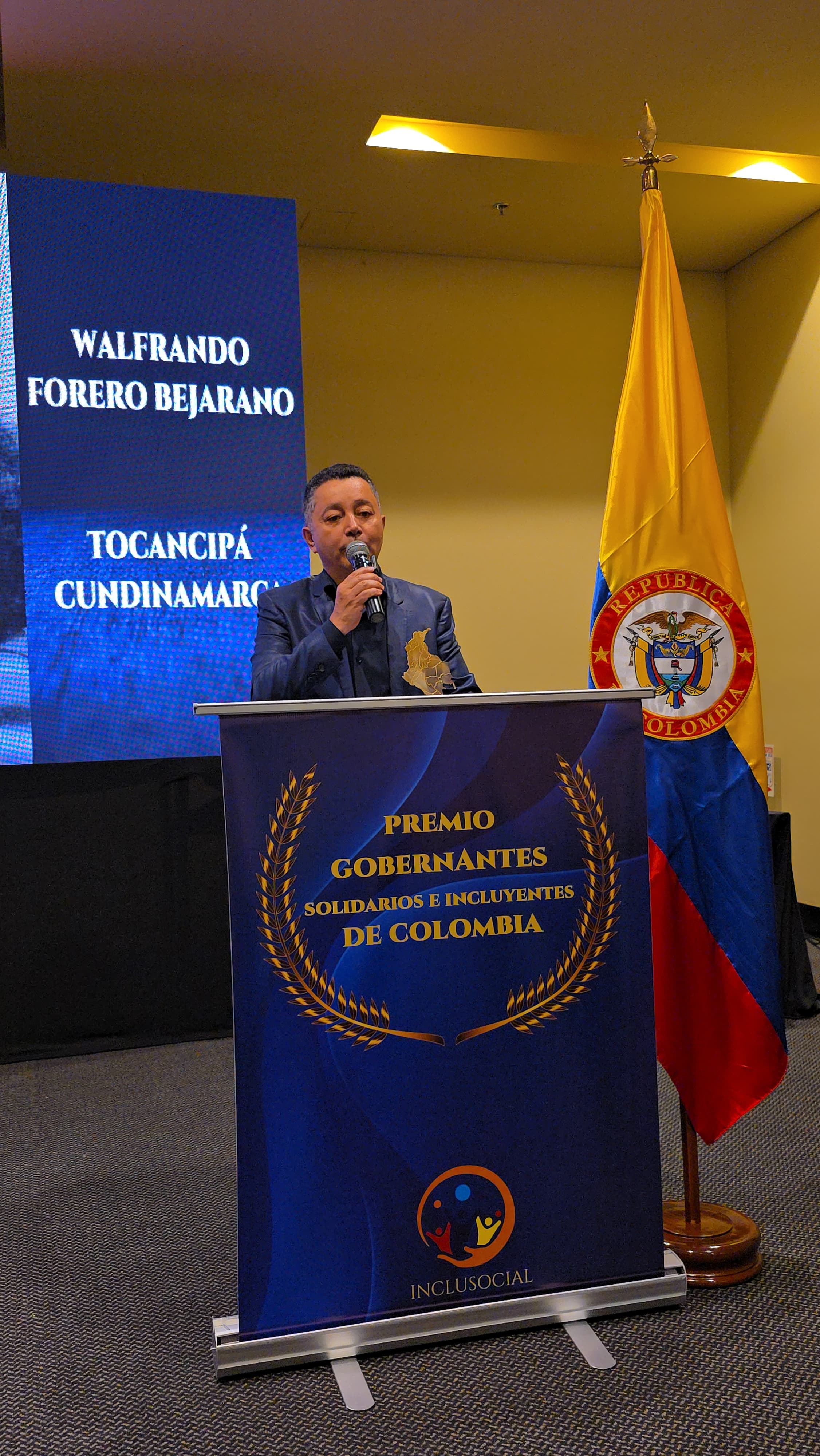 Walfrando Adolfo Forero Bejarano recibe el premio Alcalde Solidario e Incluyente de Colombia 2025