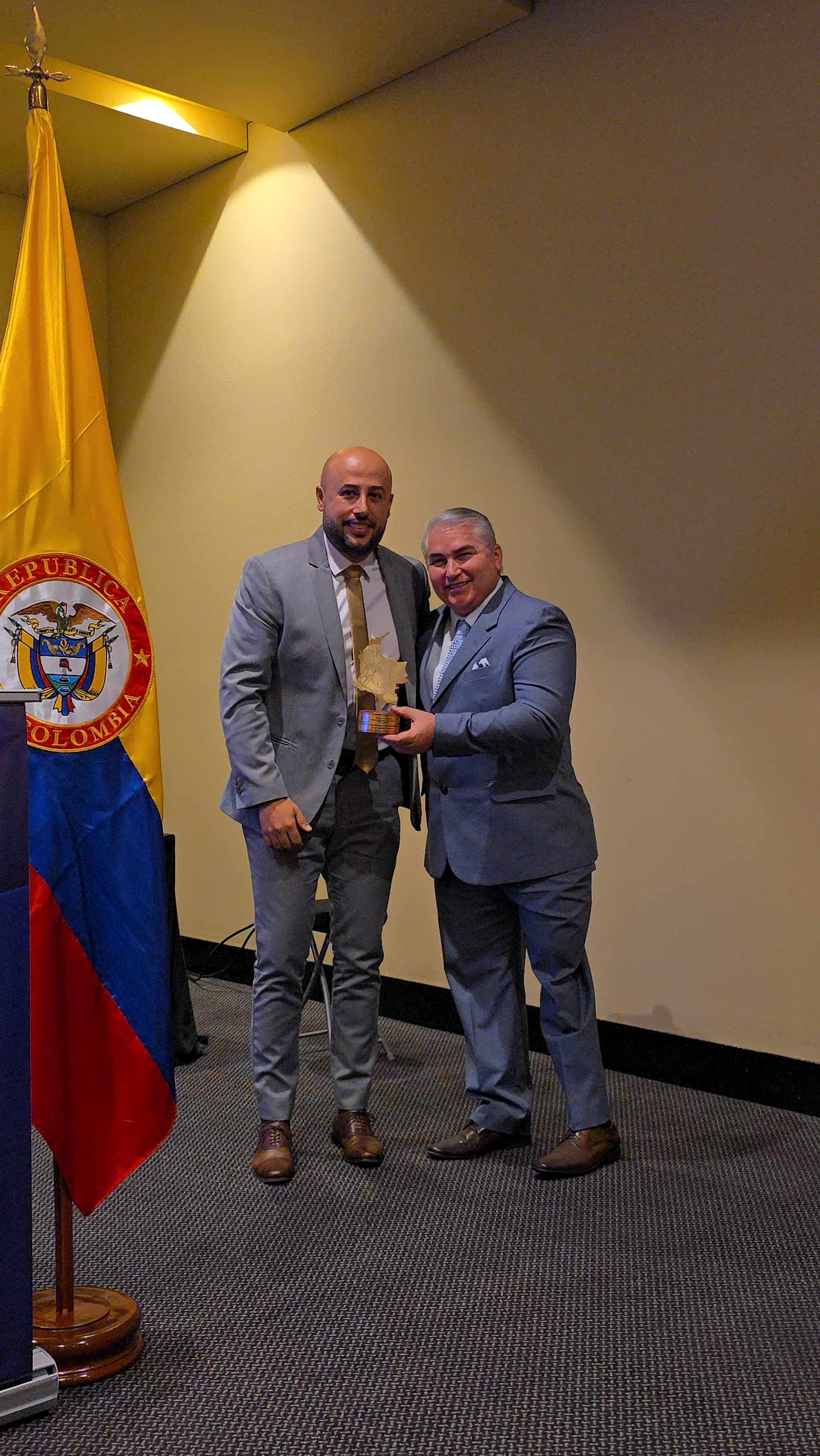 Hugo Jiménez Cuervo recibe el premio Alcalde Solidario e Incluyente de Colombia 2025
