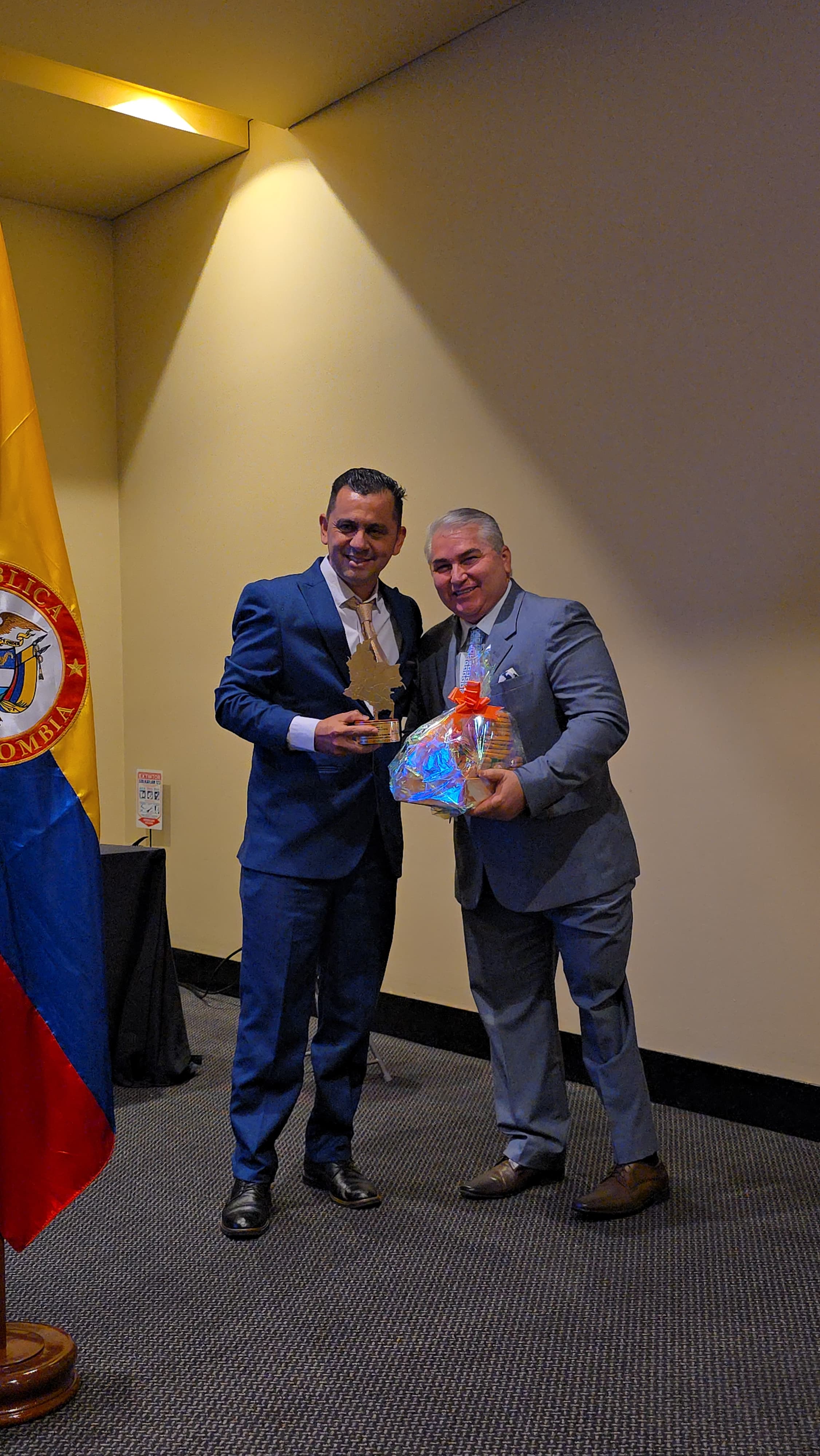 Dani Ferney Linares Ospina recibe el premio Alcalde Solidario e Incluyente de Colombia 2025
