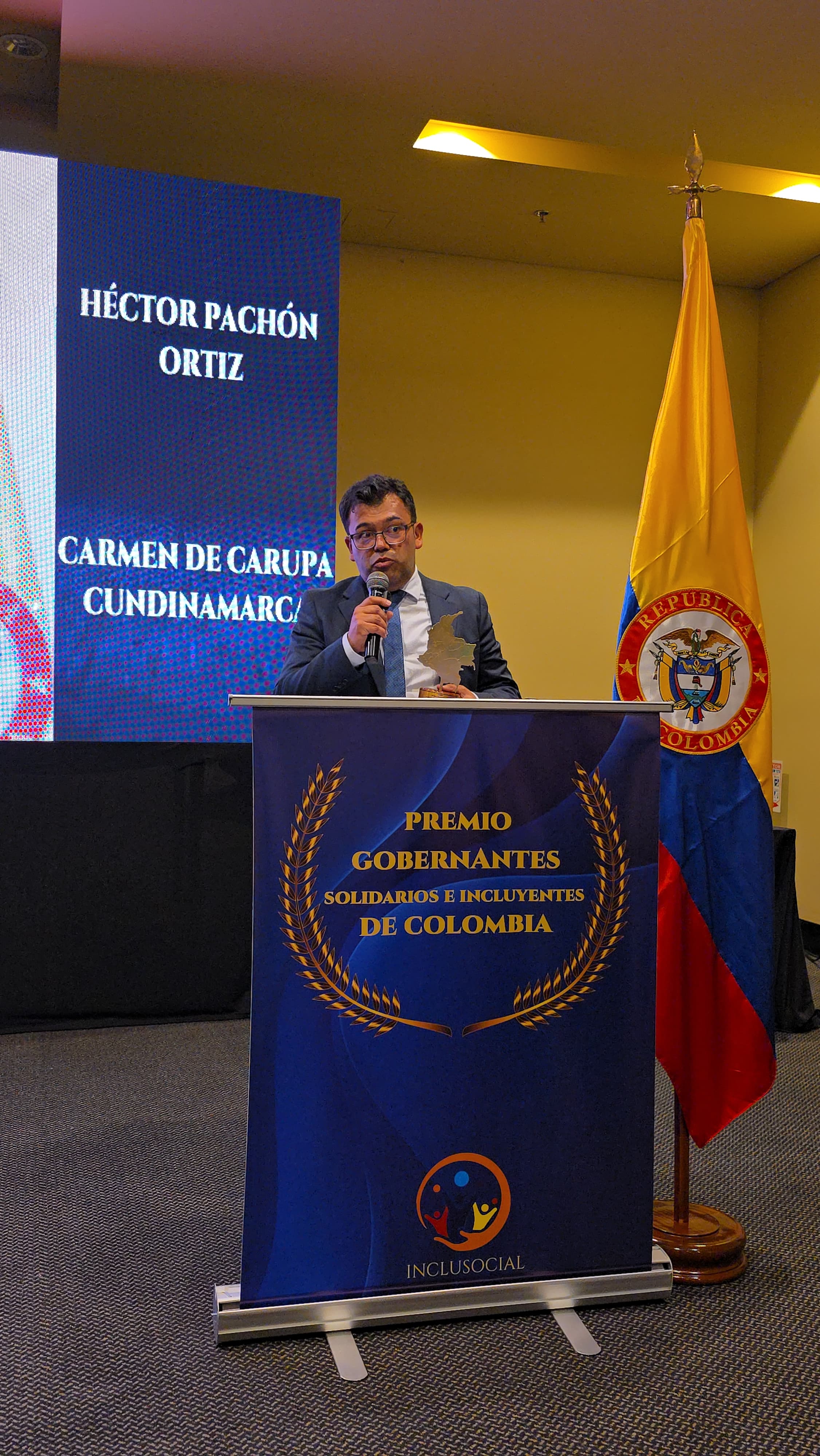 Héctor Gonzalo Pachón Ortiz recibe el premio Alcalde Solidario e Incluyente de Colombia 2025