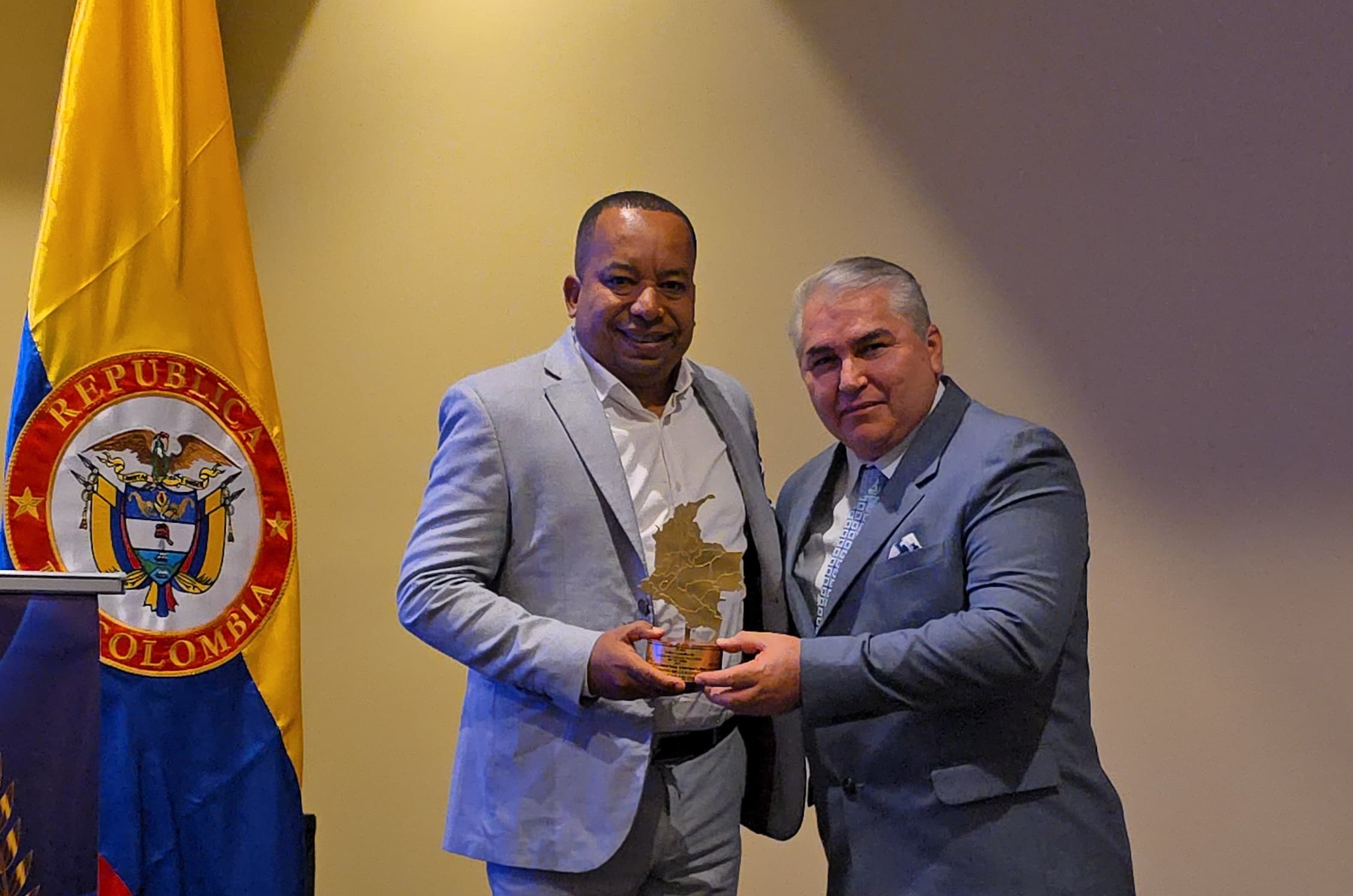 Harvis Bello Elles recibe el premio Alcalde Solidario e Incluyente de Colombia 2025