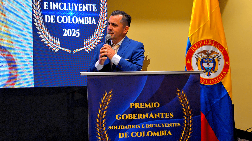 Dani Ferney Linares Ospina recibe el premio Alcalde Solidario e Incluyente de Colombia 2025