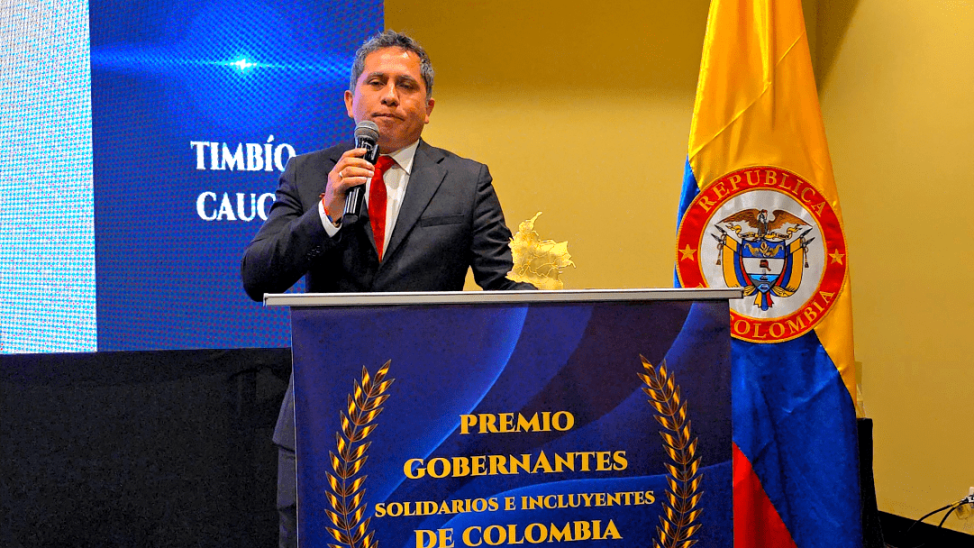 Jhonny Alejandro Muñoz Gutiérrez recibe el premio Alcalde Solidario e Incluyente de Colombia 2025