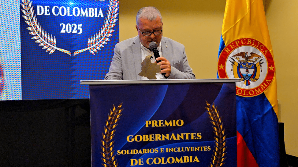Roberto Jiménez Naranjo recibe el premio «Alcalde Solidario e Incluyente de Colombia 2025»