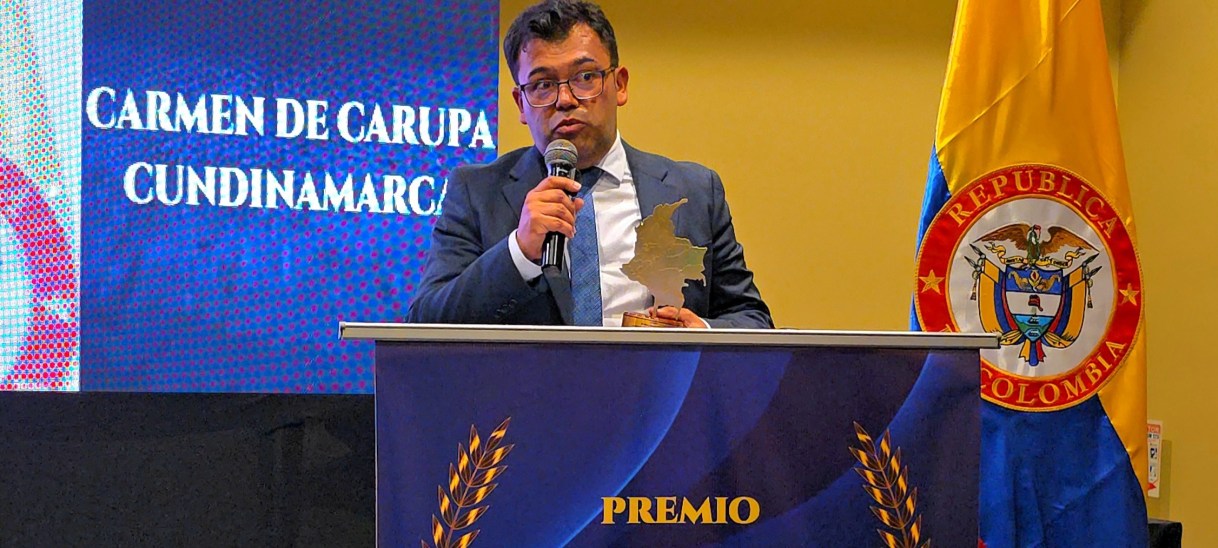 Héctor Gonzalo Pachón Ortiz recibe el premio Alcalde Solidario e Incluyente de Colombia 2025