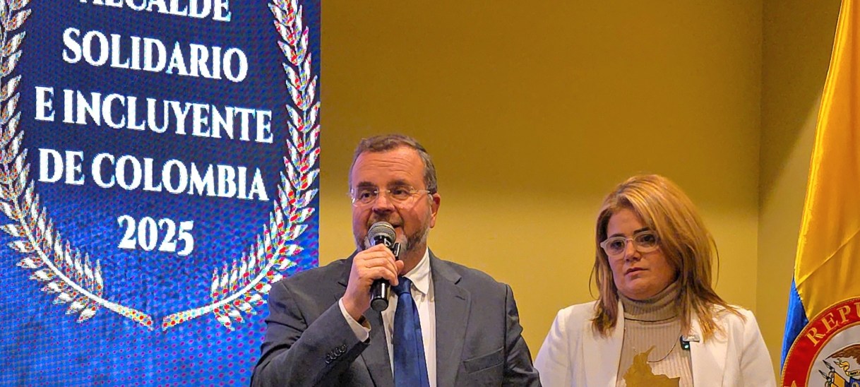 Jorge Humberto Rivas Urrea recibe el premio Alcalde Solidario e Incluyente de Colombia 2025