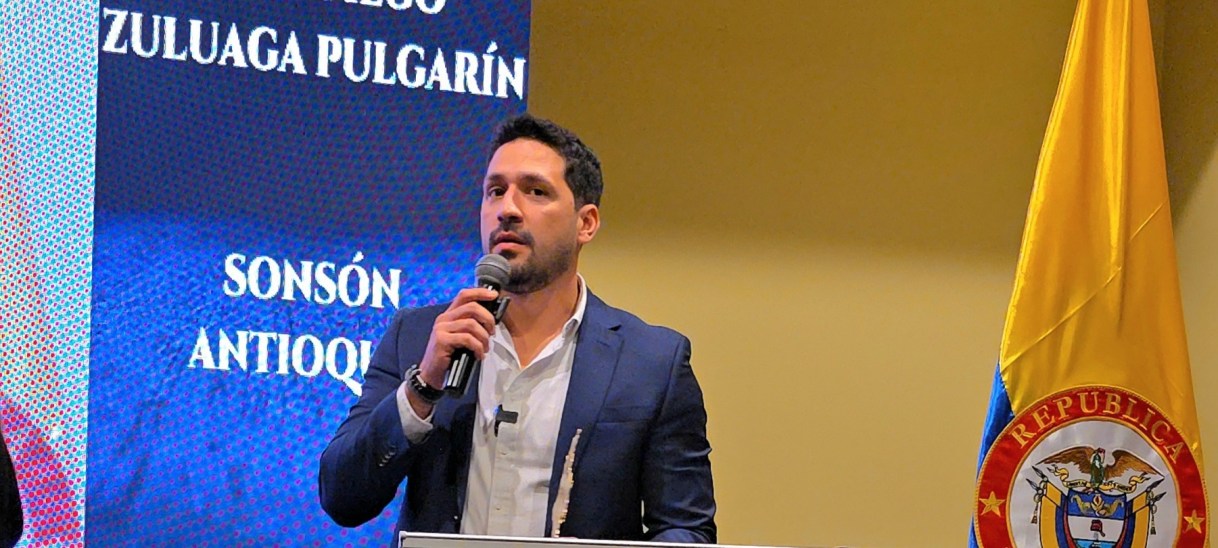 Juan Diego Zuluaga Pulgarín recibe el premio Alcalde Solidario e Incluyente de Colombia 2025