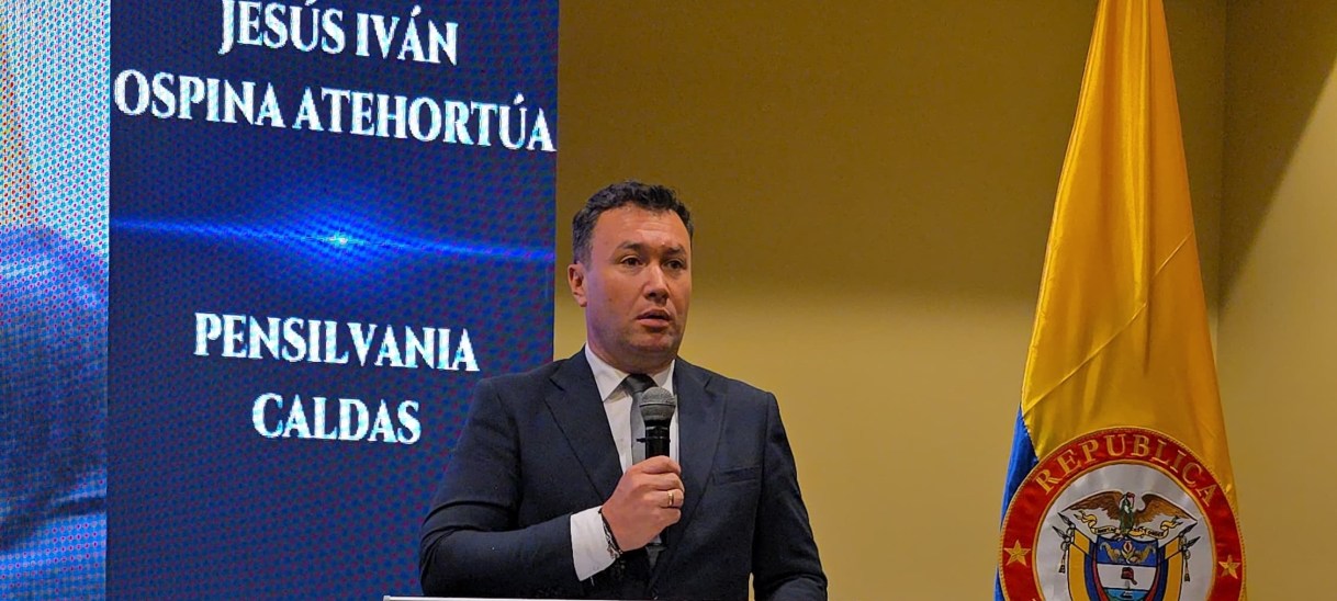 Jesús Iván Ospina Atehortúa recibe el premio «Alcalde Solidario e Incluyente de Colombia 2025»