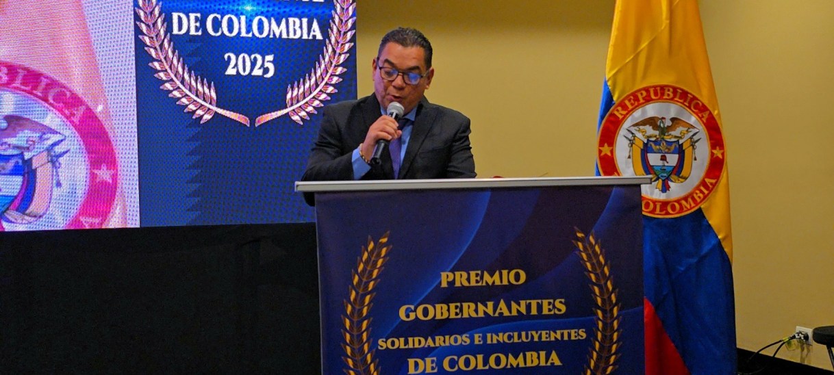José Elías Chams Chams recibe el premio Alcalde Solidario e Incluyente de Colombia 2025