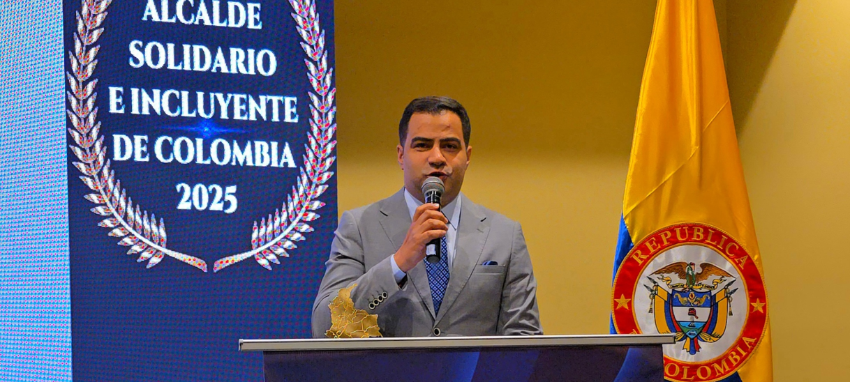 Aníbal José López López recibe el premio Alcalde Solidario e Incluyente de Colombia 2025