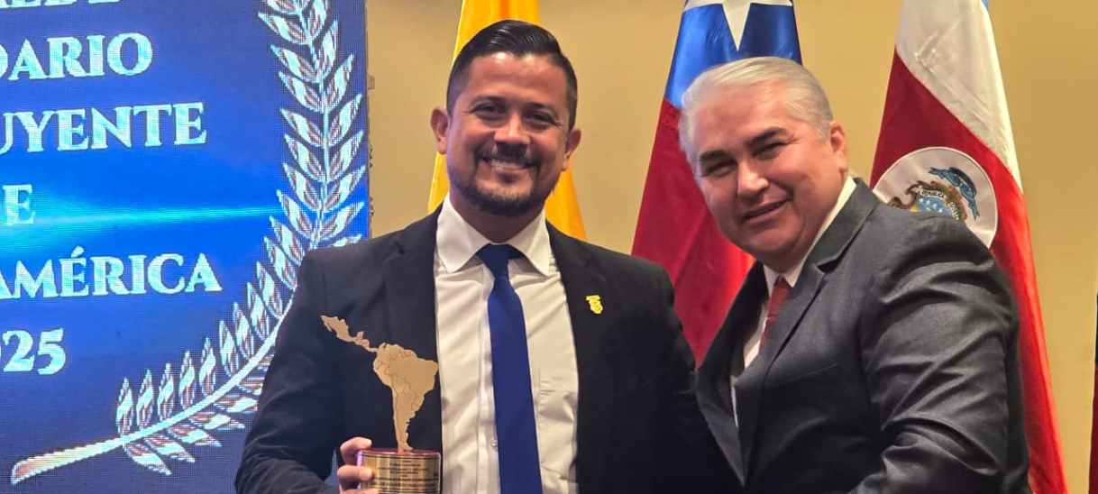 Carlos Eduardo Hidalgo Flores recibe el premio Alcalde Solidario e Incluyente de Latinoamérica 2025