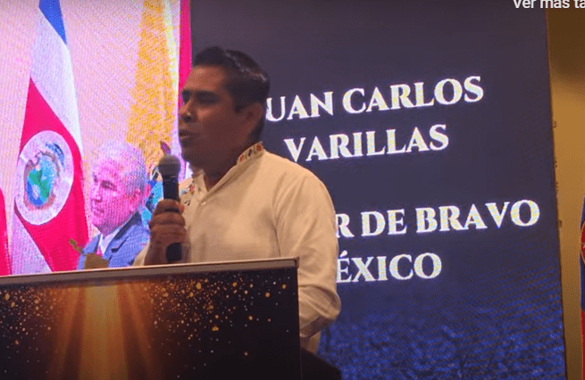 Juan Carlos Varillas Lima recibe el premio Presidente Municipal Solidario e Incluyente de Latinoamérica 2025