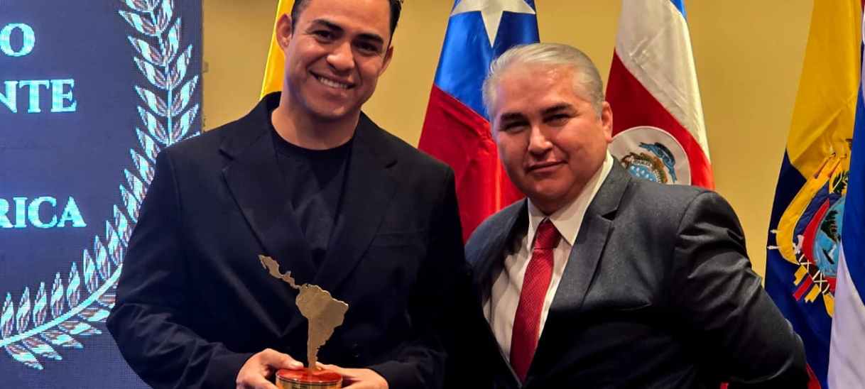 Henry Esmildo Flores Cerón recibe el premio Alcalde Solidario e Incluyente de Latinoamérica 2025