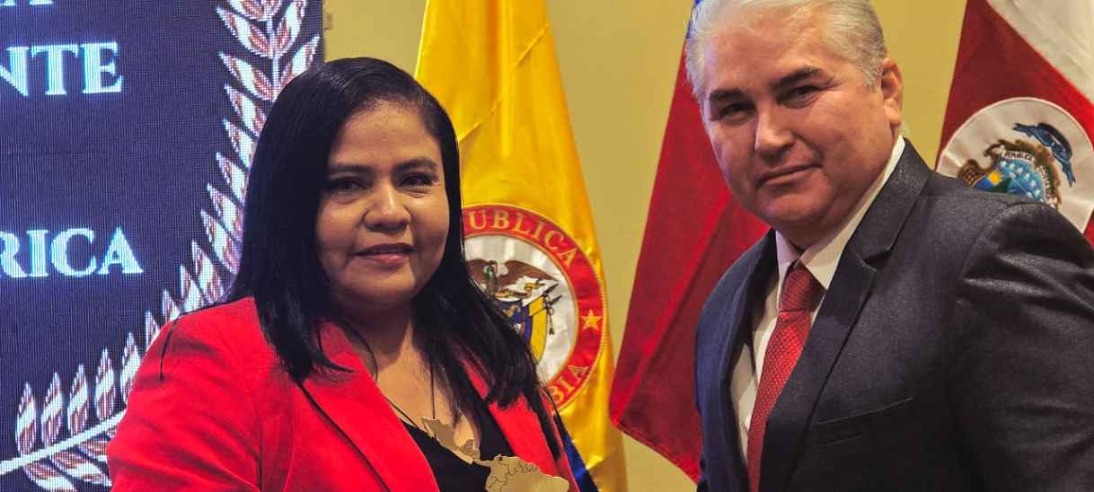 Marcela Paola Aguiñaga Vallejo recibe el premio Prefecta Solidaria e Incluyente de Latinoamérica 2025